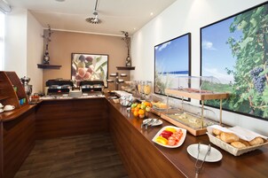 Desayuno bufé gratuito y diario