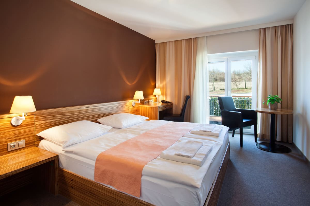1 chambre, coffres-forts dans les chambres, bureau