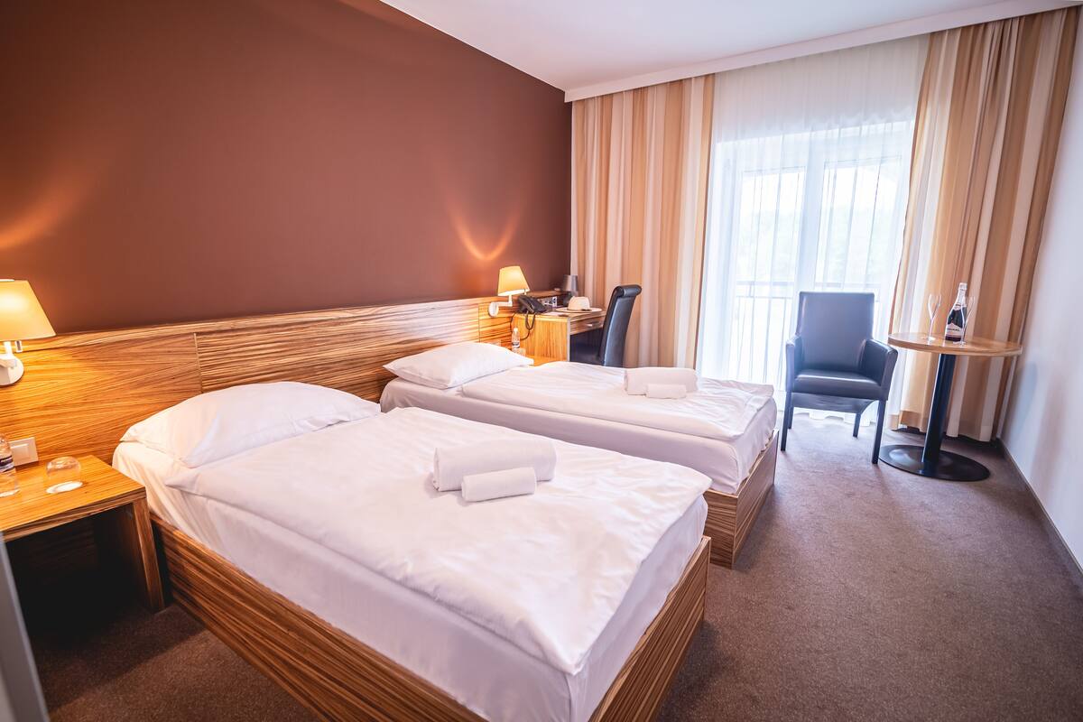 1 bedroom, in-room safe, desk, soundproofing