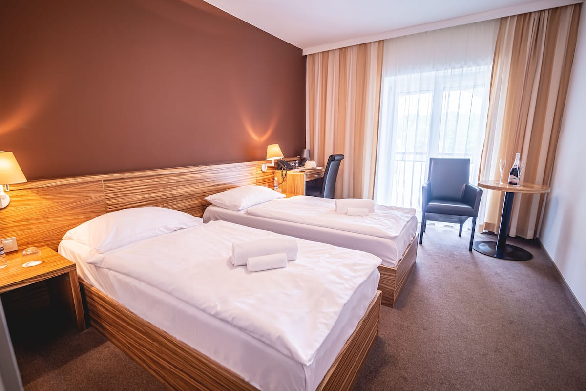 1 chambre, coffres-forts dans les chambres, bureau