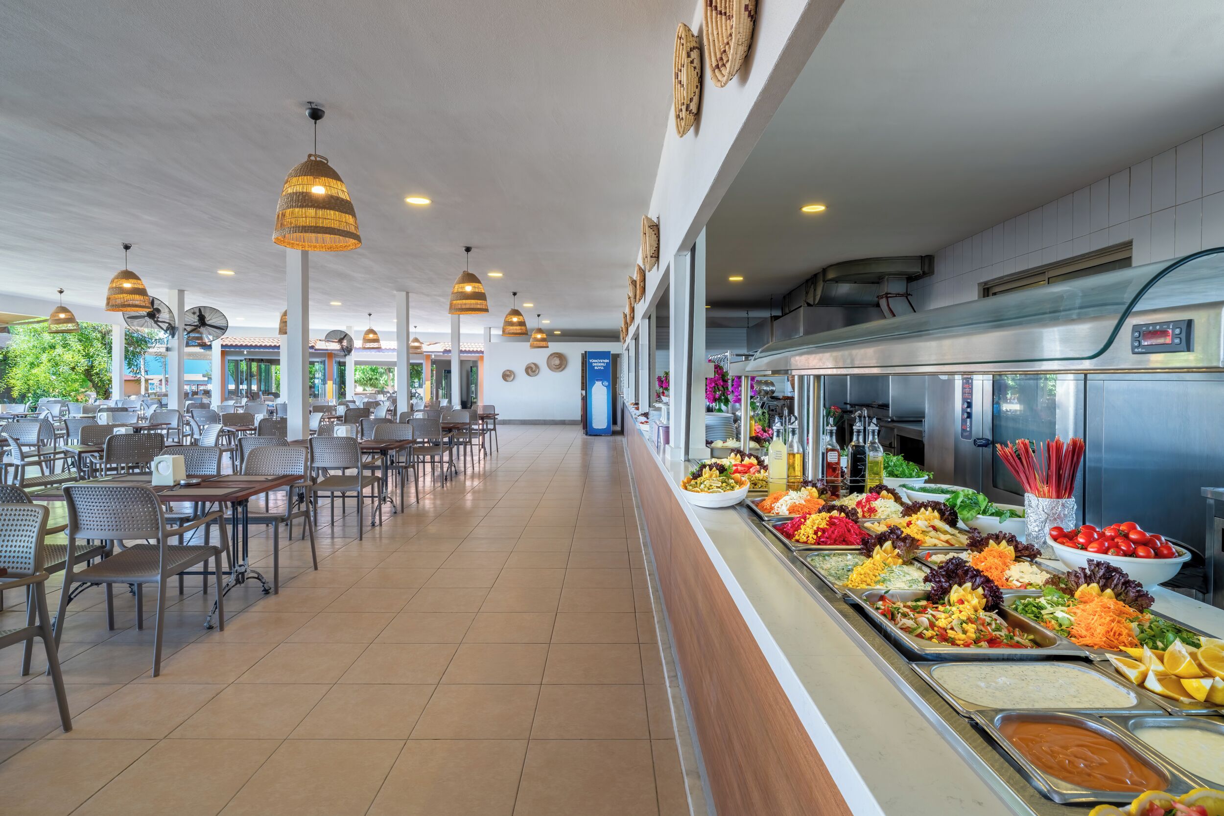 5 restaurants, breakfast, lunch, dinner served; international cuisine