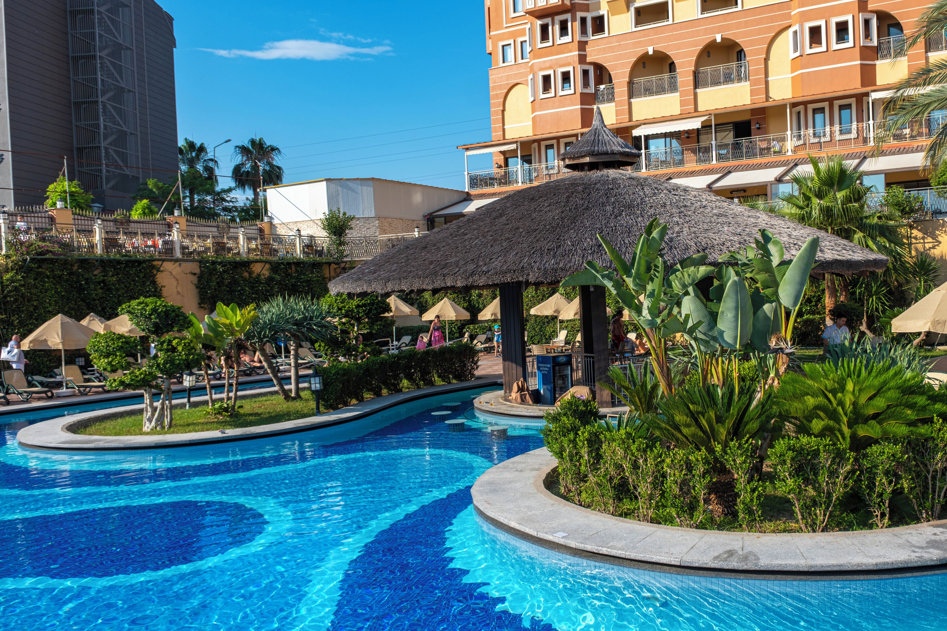 2 bars/lounges, swim-up bar, poolside bar, beach bar