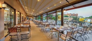 5 restaurants, breakfast, lunch, dinner served; international cuisine