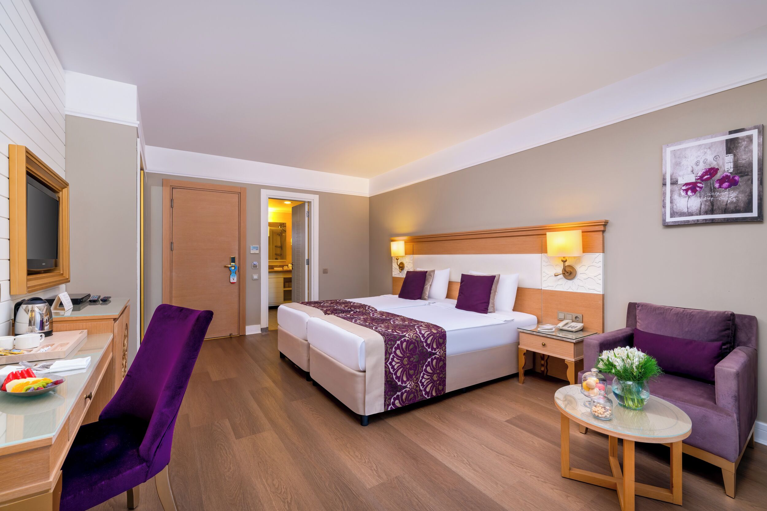 Economy Room, City View | Minibar, in-room safe, desk, blackout drapes