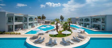 室内游泳池,4 室外游泳池,池畔遮阳伞,日光浴躺椅