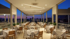 3 restaurants; lunch and dinner served - Blue Lagoon Princess (Polygyros)