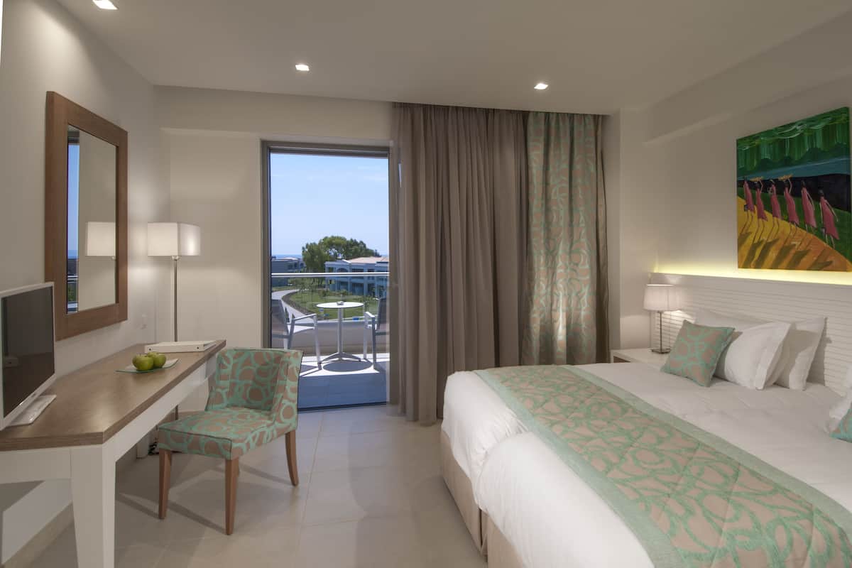 Twin Room, Partial Sea View | In-room safe, desk, cribs (free), WiFi (free)