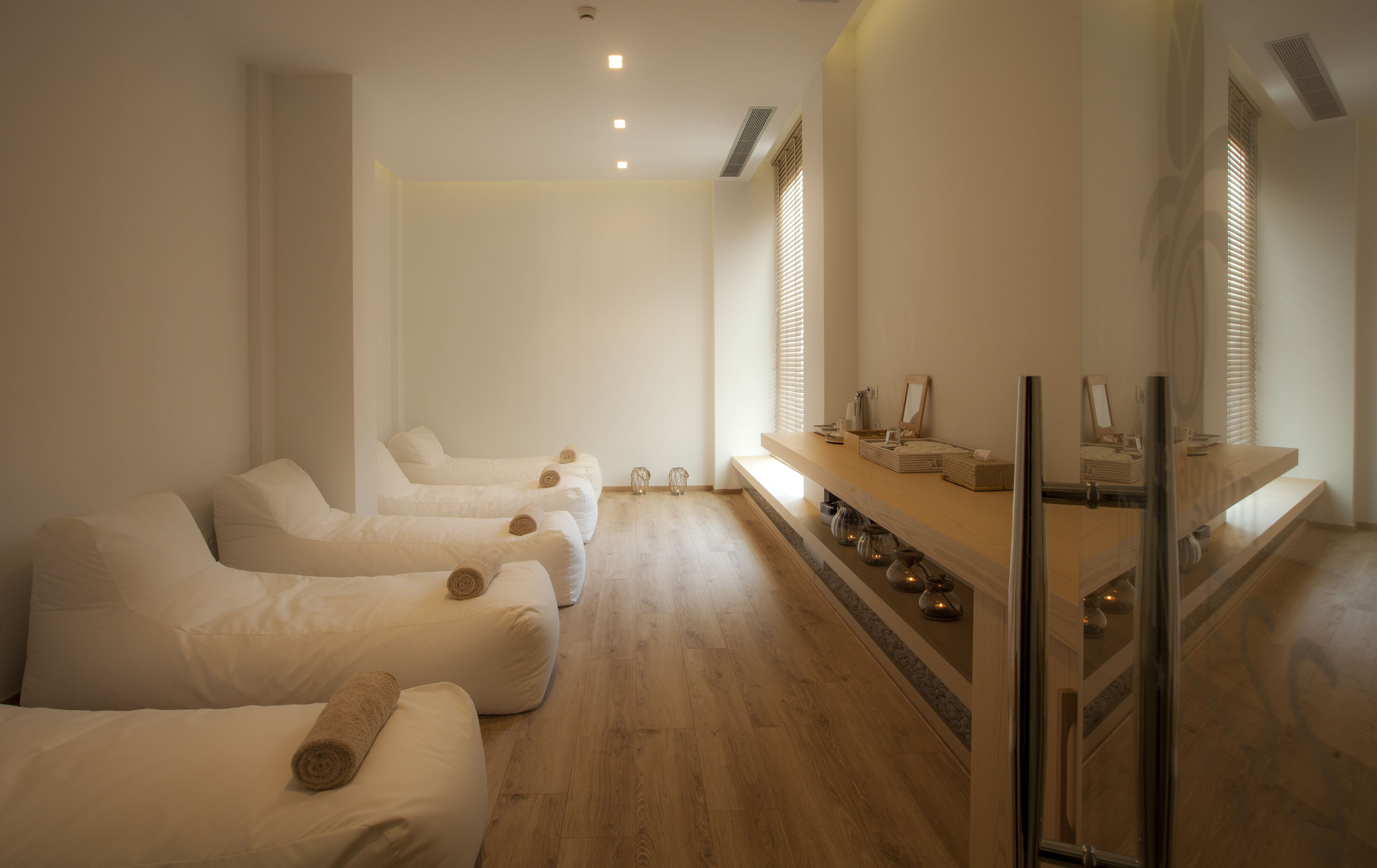 桑拿、蒸氣室、身體療程、芳香療法、熱石按摩、瑞典式按摩