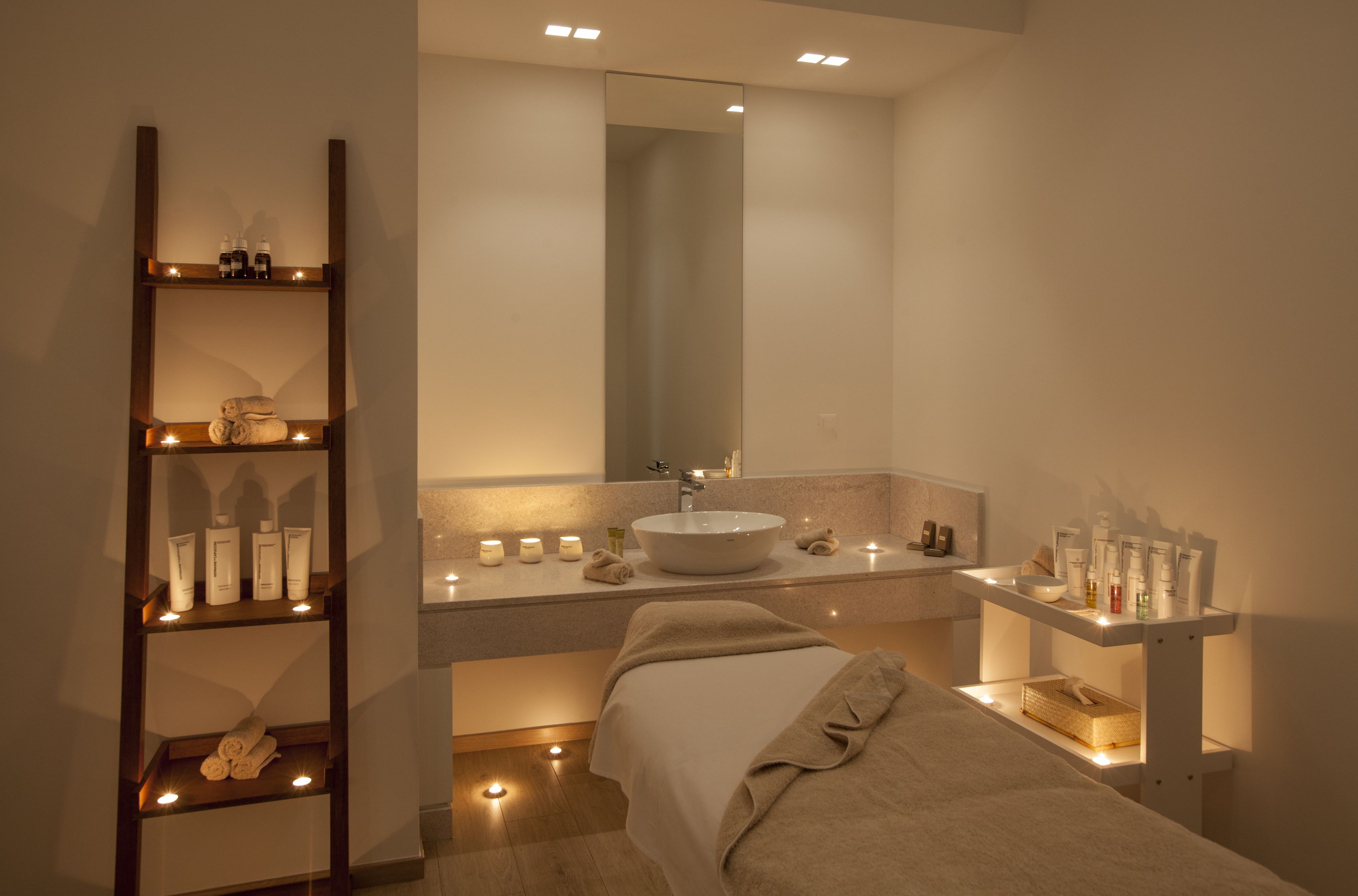 Sauna, höyrysauna, vartalohoitoja, aromaterapiaa, kuumakivihierontaa