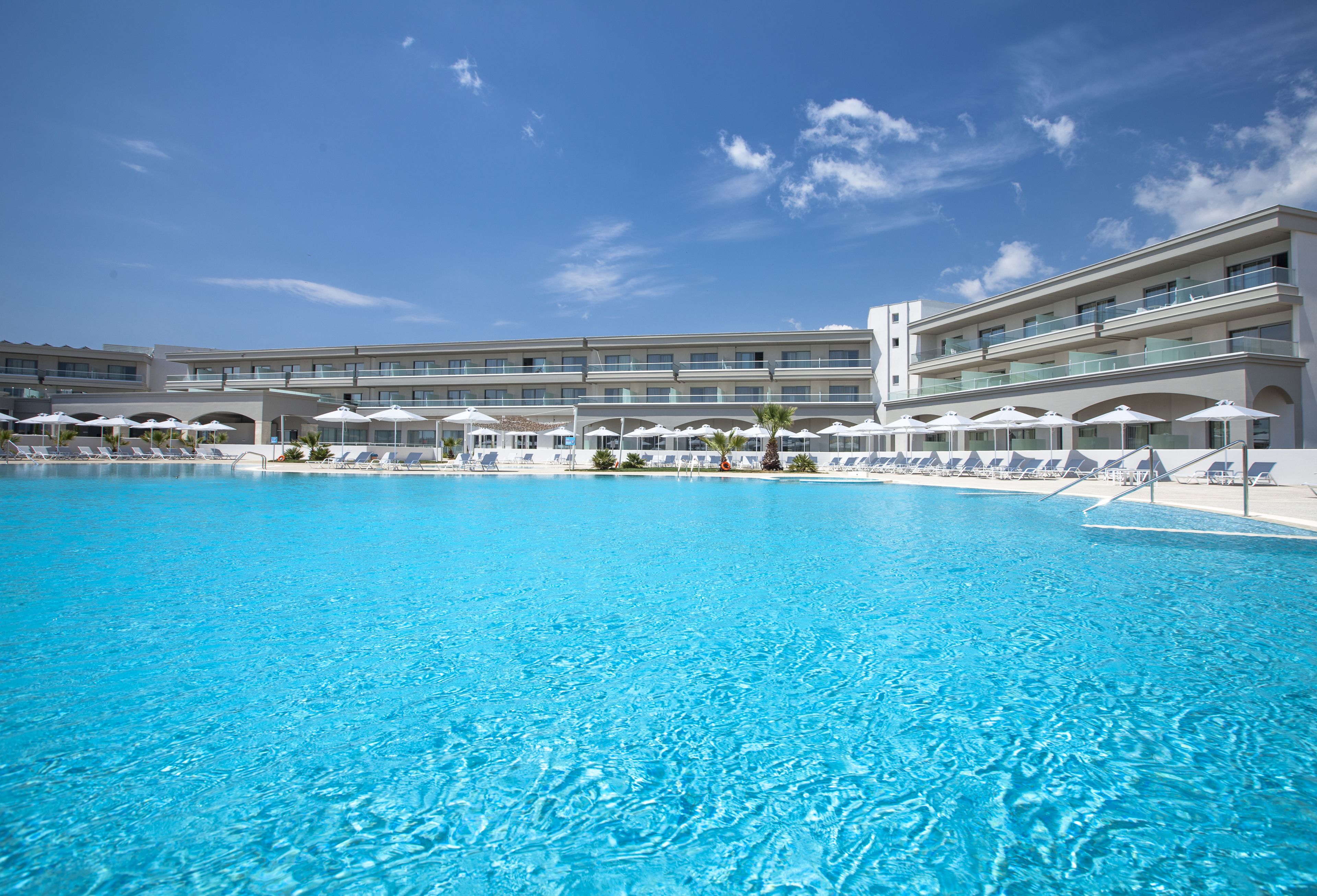Indoor pool, 4 outdoor pools, pool umbrellas, pool loungers