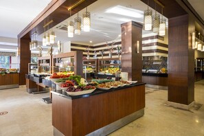 2 Restaurants, Frühstück, Mittagessen, Abendessen, internationale Küche