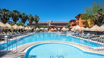 실내 수영장, 2 개의 야외 수영장, 무료 카바나, 수영장 파라솔