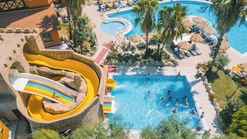 Indoor pool, 2 outdoor pools, free cabanas, pool umbrellas