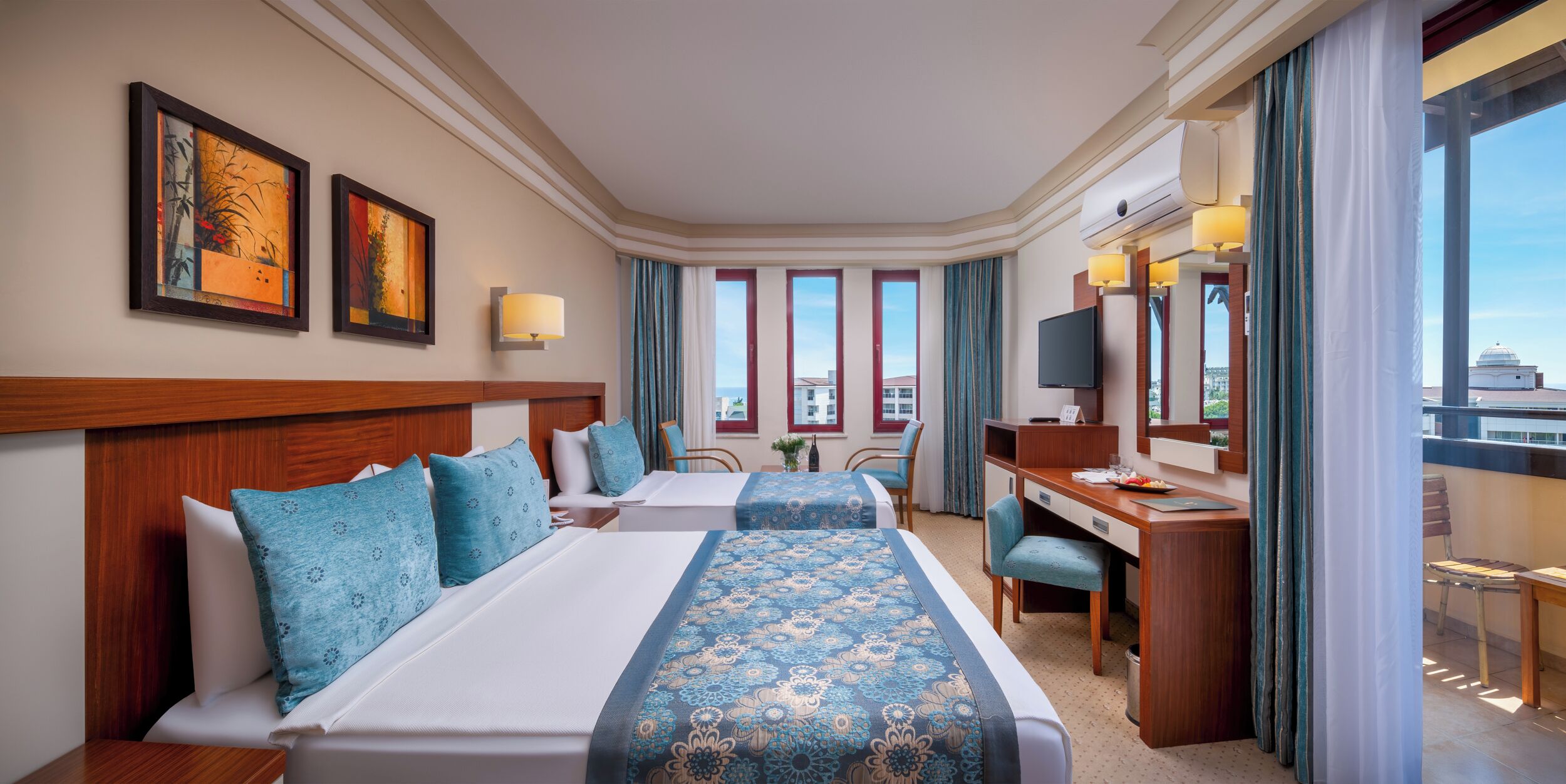 Standardzimmer | Hochwertige Bettwaren, kostenlose Minibar, Zimmersafe, Schreibtisch