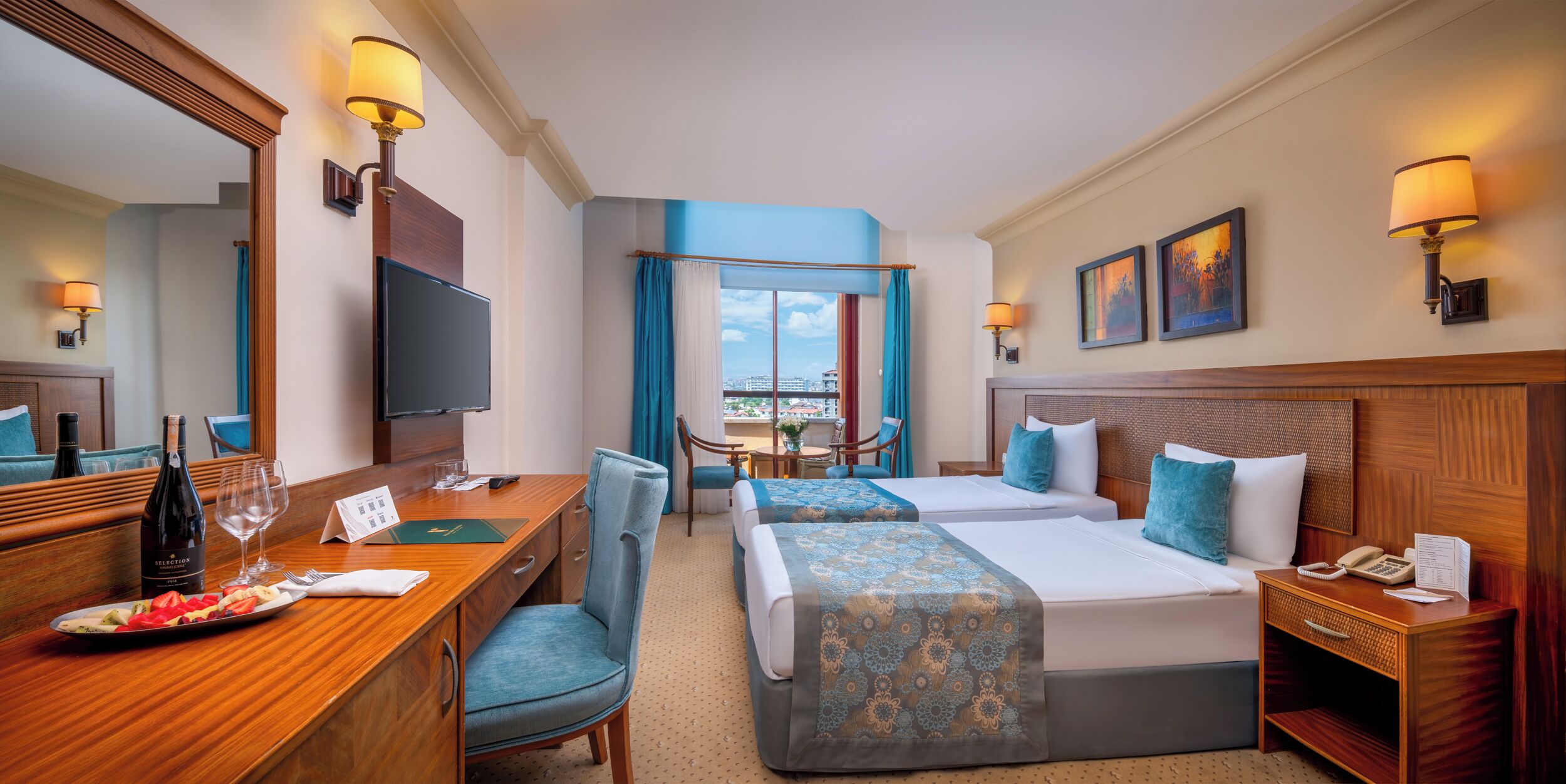 Familienzimmer | Hochwertige Bettwaren, kostenlose Minibar, Zimmersafe, Schreibtisch