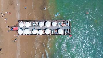 Private beach, sun-loungers, beach umbrellas, beach towels