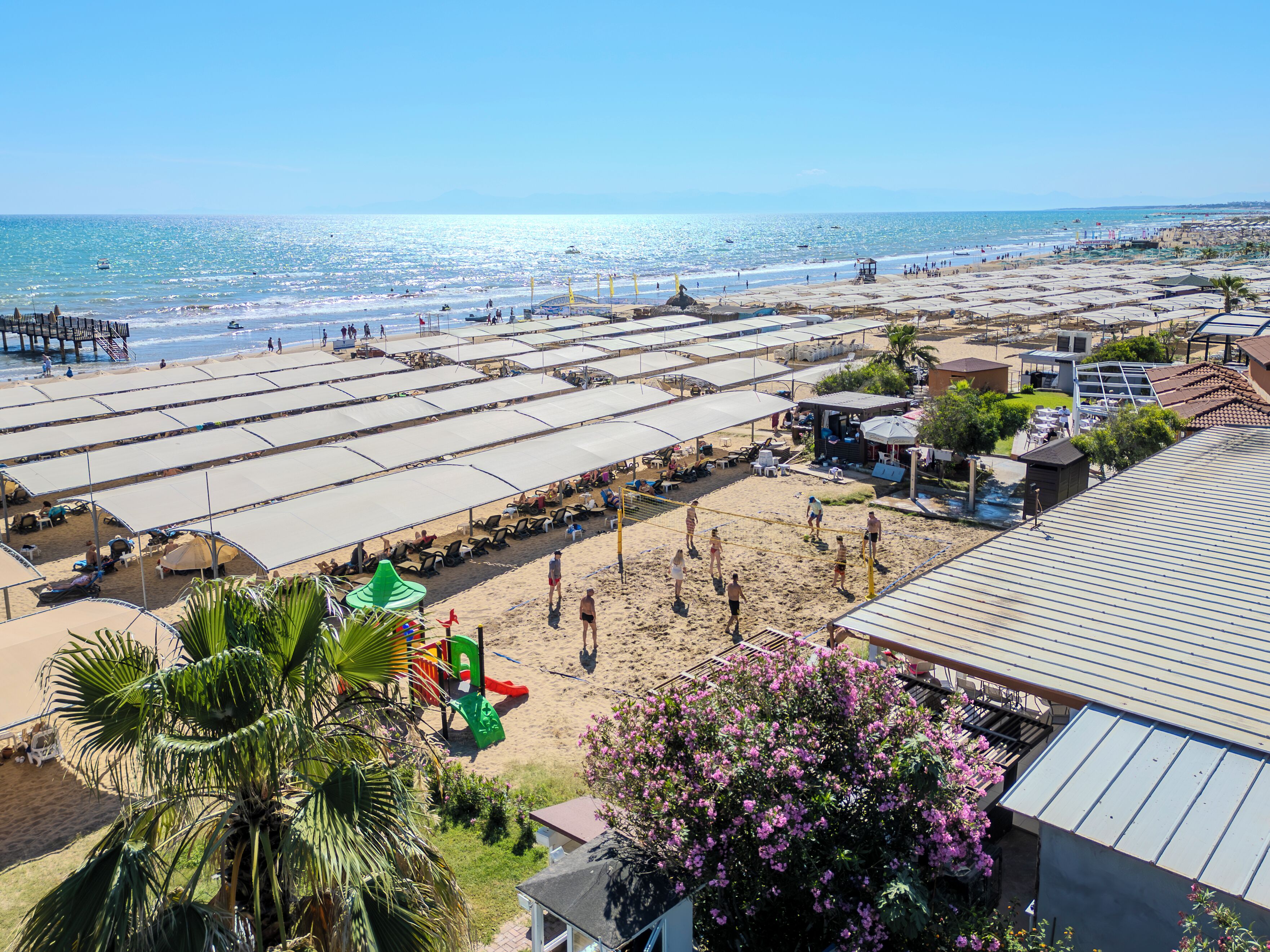 Private beach, sun-loungers, beach umbrellas, beach towels