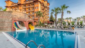 Innenpool, 2 Außenpools, Cabañas (kostenlos), Sonnenschirme
