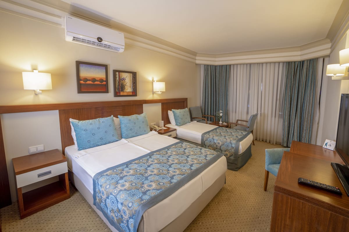 Ropa de cama de alta calidad y minibar con artículos gratuitos 