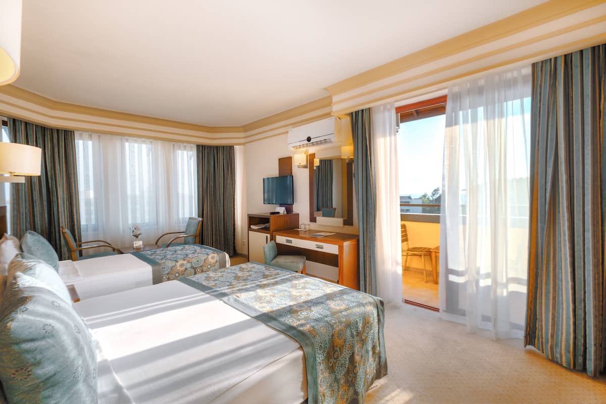 Ropa de cama de alta calidad y minibar con artículos gratuitos