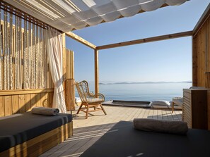 Private beach, beach cabanas, sun-loungers, beach umbrellas - Voyage Torba Hotel (Bodrum)