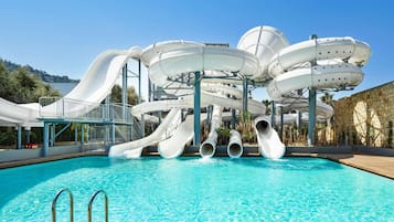 5 udendørs pools, parasoller, liggestole