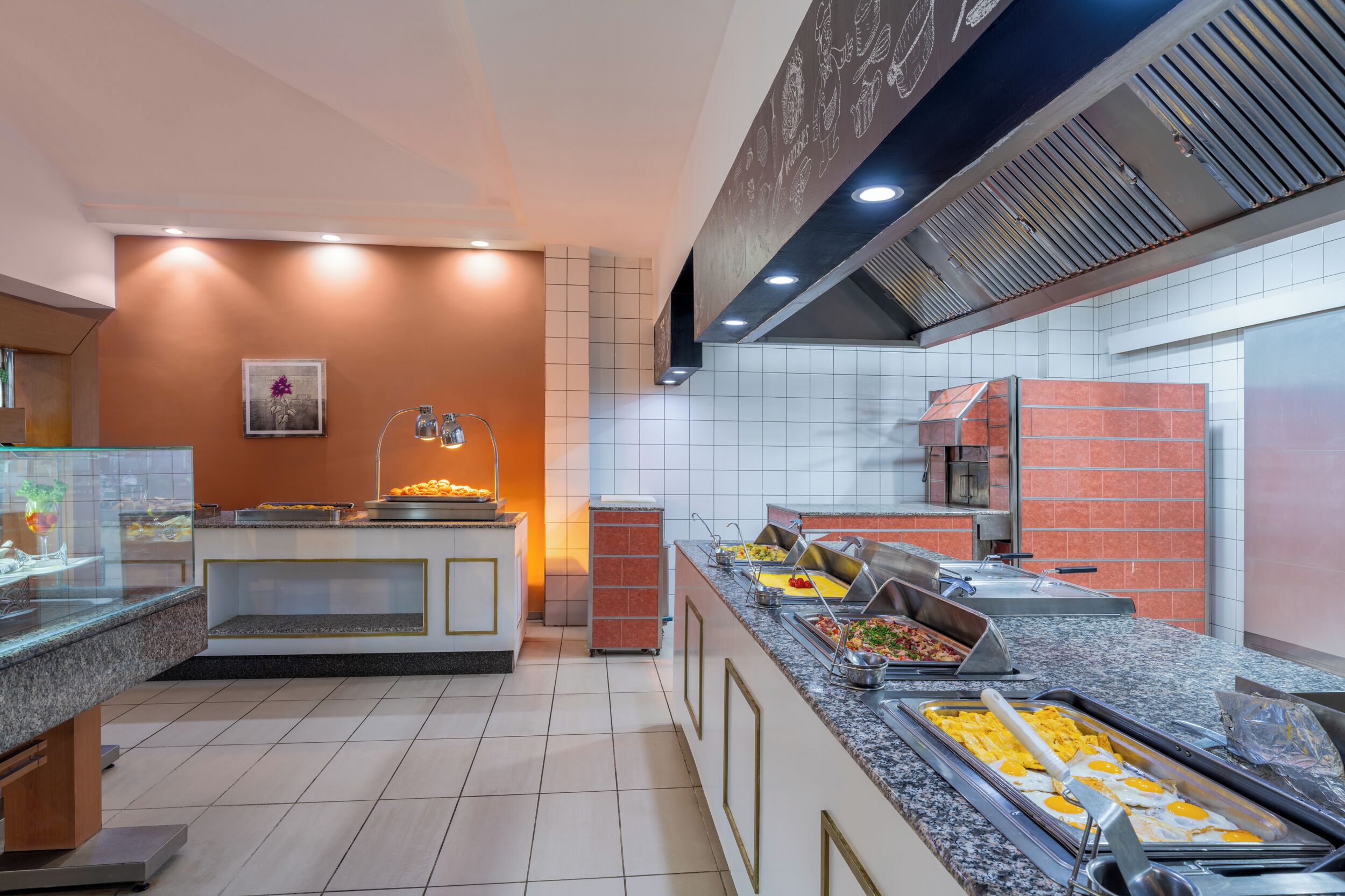 Café da manhã com buffet grátis todos os dias