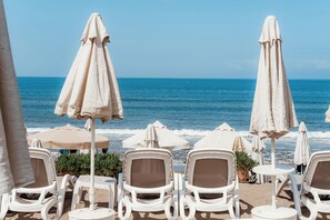 전용 해변, 일광욕 의자, 비치 파라솔