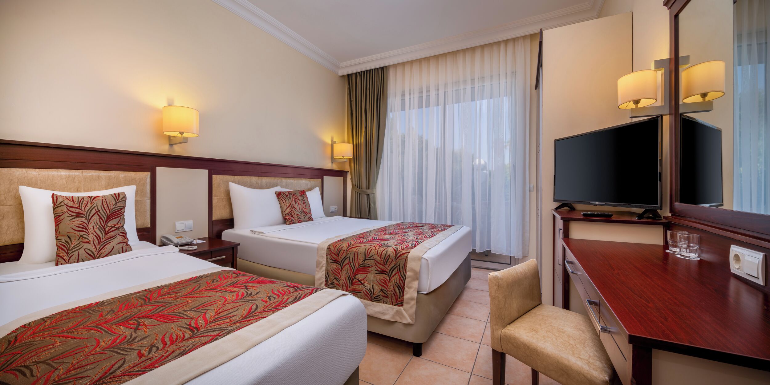 Economy Annex | Minibar, in-room safe, desk, blackout drapes