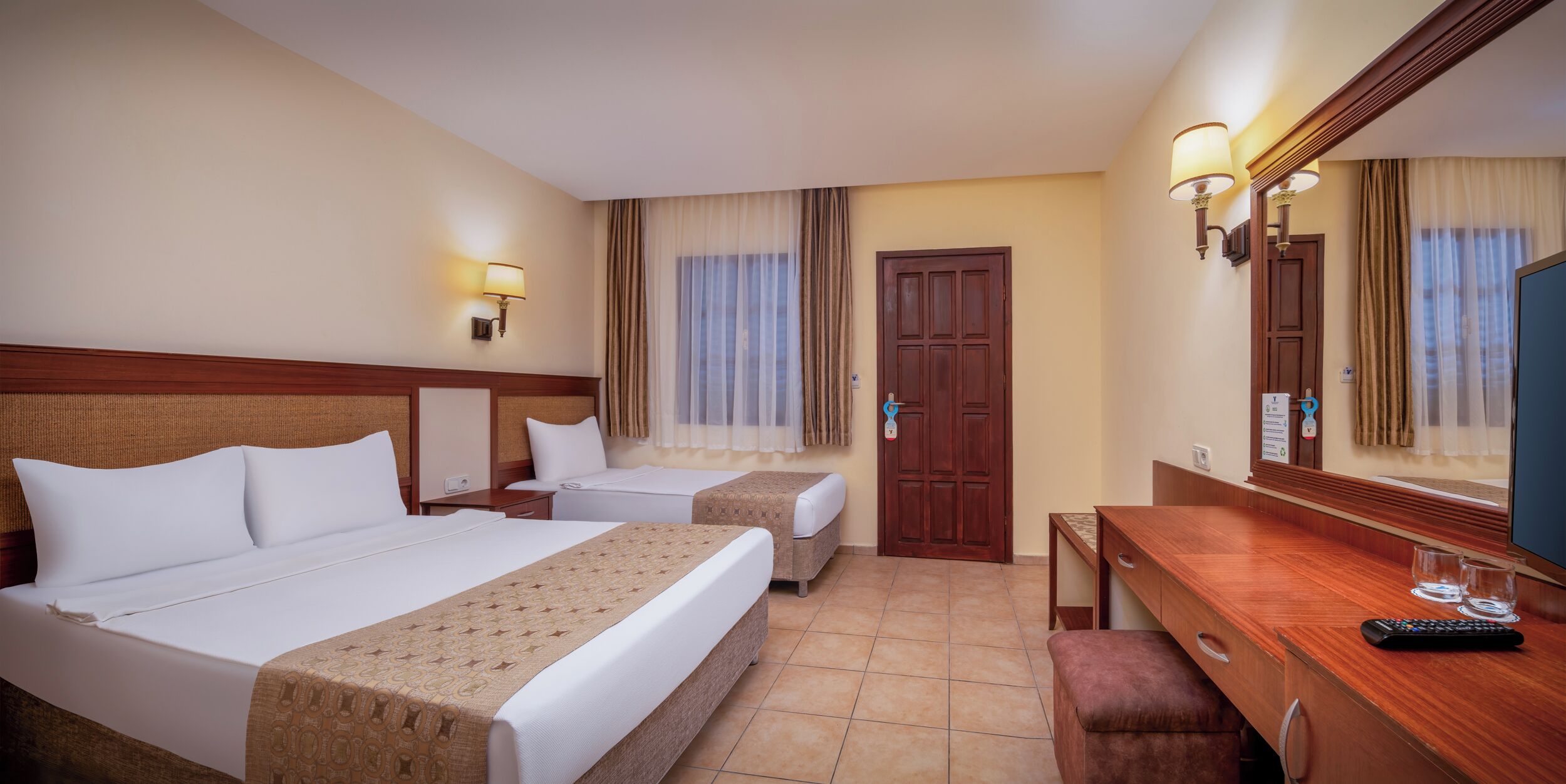 Bungalow Room | Minibar, in-room safe, desk, blackout drapes