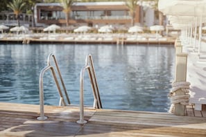 Private beach, sun-loungers, beach umbrellas, beach towels