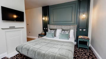 Suite | In-room safe, desk, iron/ironing board, free WiFi