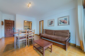 Standard Apartment, 1 Bedroom | Living area | 24-inch TV with digital channels - Torres Mira Praia (Loulé)