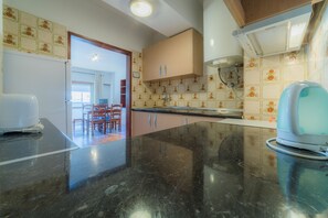 Standard Apartment, 1 Bedroom | Private kitchen | Fridge, microwave, stovetop, dishwasher - Torres Mira Praia (Loulé)