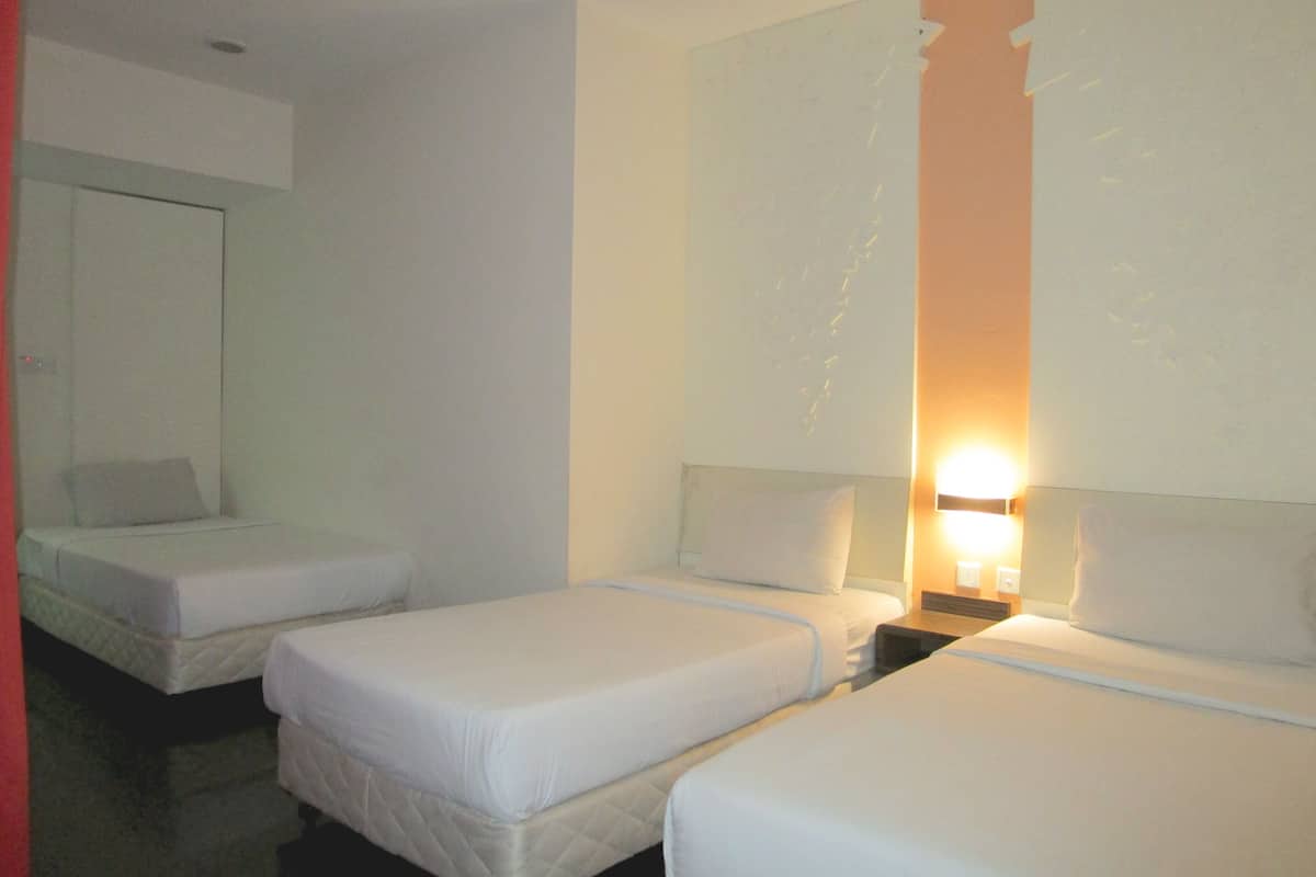 Deluxe Family Room | Desk, blackout curtains, iron/ironing board, free WiFi