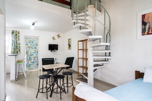 Master Chalet Family 06 pessoas | Living area | TV - Recanto Maranduba (Ubatuba)