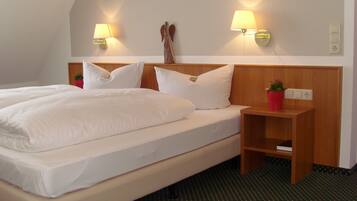 Double or Twin Room | Desk, rollaway beds, free WiFi