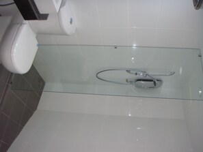 Shower, hair dryer, towels - Alor Boutique Hotel (Kuala Lumpur)