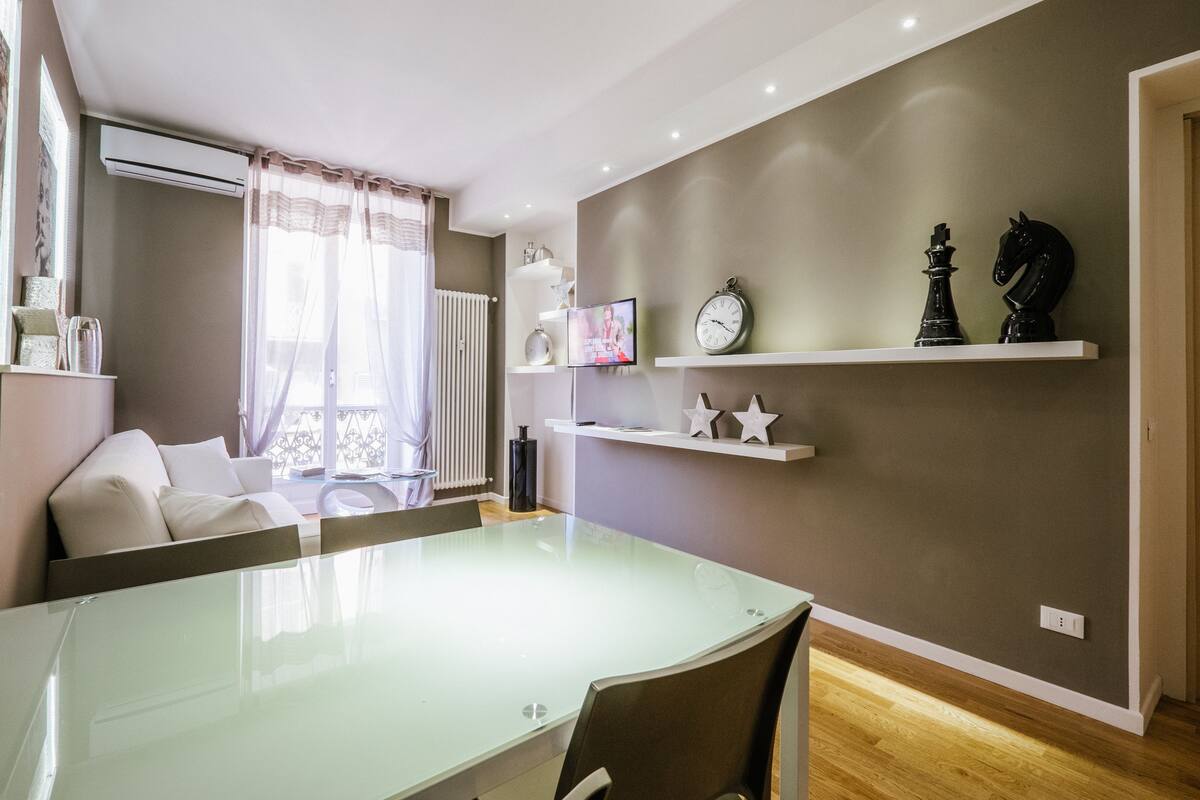 Suite Queen | 1 bedroom, in-room safe, desk, laptop workspace