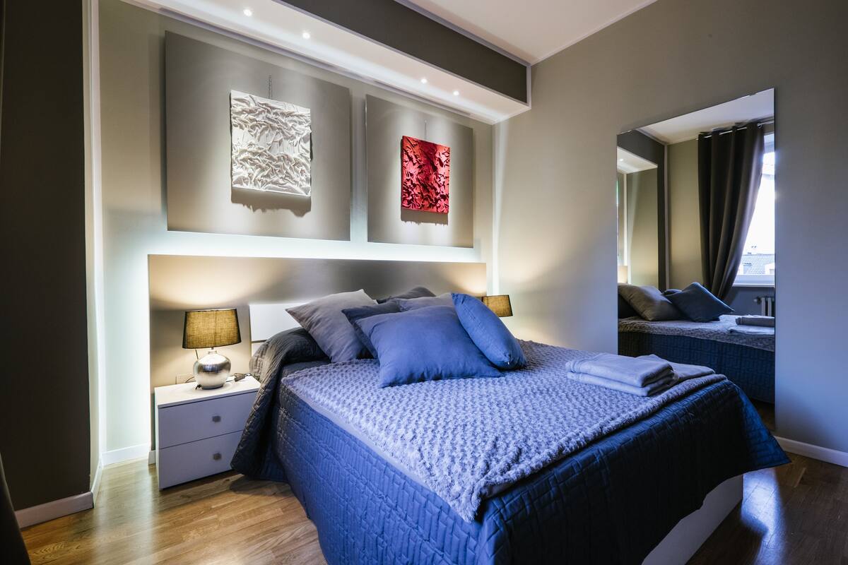 Junior Suite Deluxe | 1 bedroom, in-room safe, desk, laptop workspace