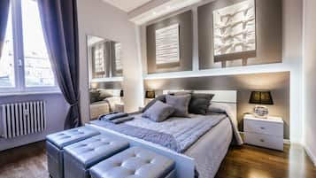 Junior Suite Deluxe | 1 bedroom, in-room safe, desk, laptop workspace