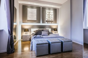 Junior Suite Deluxe | 1 bedroom, in-room safe, desk, laptop workspace - Apart Hotel Torino (Turin)