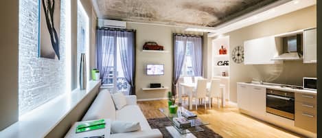 Suite Queen Deluxe | Woonkamer | Een lcd-televisie