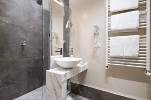 Sweet Deluxe | Bathroom | Shower, free toiletries, hair dryer, slippers - Apart Hotel Torino (Turin)