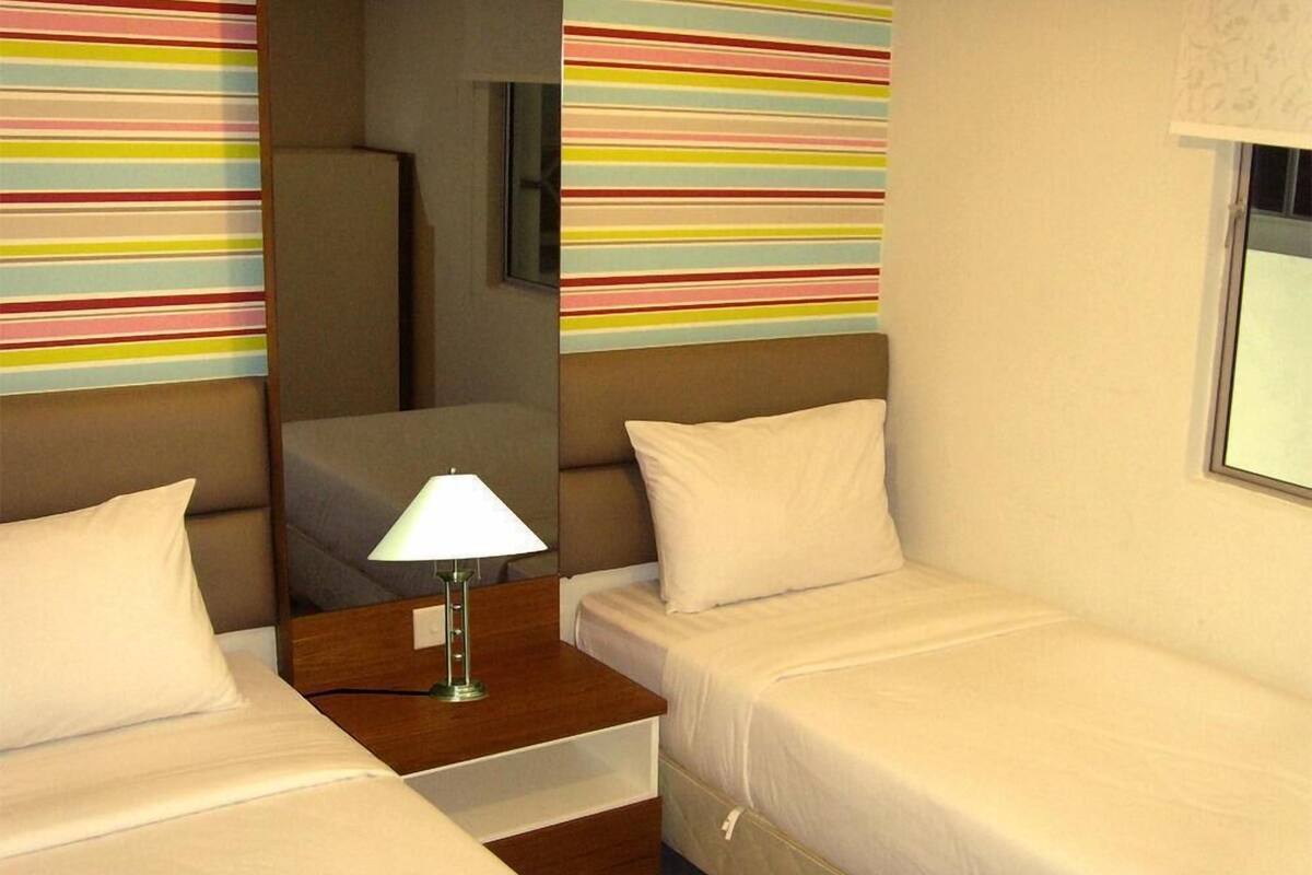 Blackout curtains, free WiFi