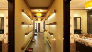 A corridor with two mirrored rooms, each with a bed, a mirror, and a vanity. - Club Mahindra Kanha (Bichhiya)