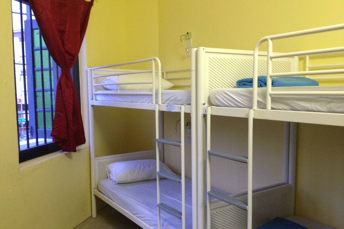 Mixed Shared Room (4 Beds) | WiFi (free), bed sheets