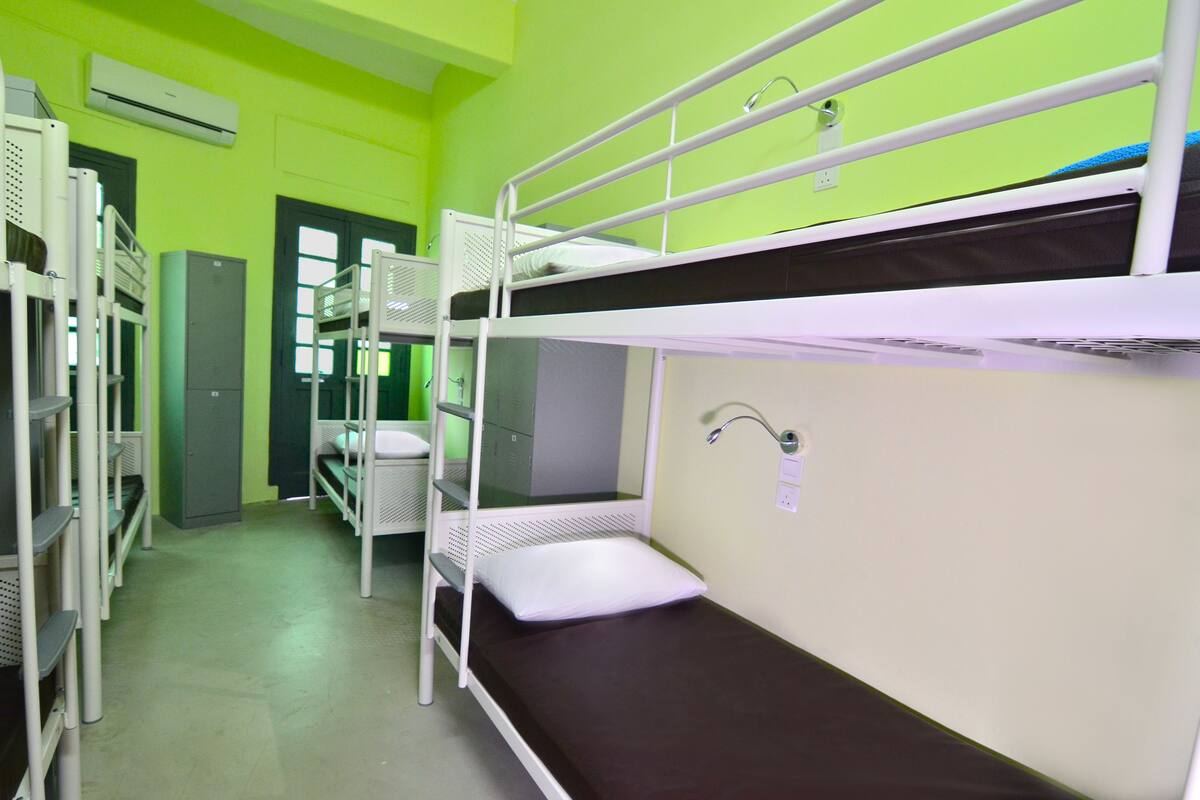 Mixed Shared Room (8 Beds) | WiFi (free), bed sheets