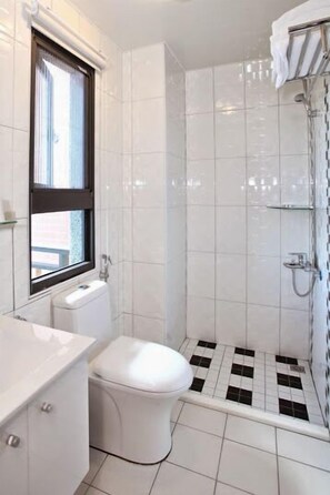 Double Room | Bathroom | Shower, designer toiletries, hair dryer, slippers