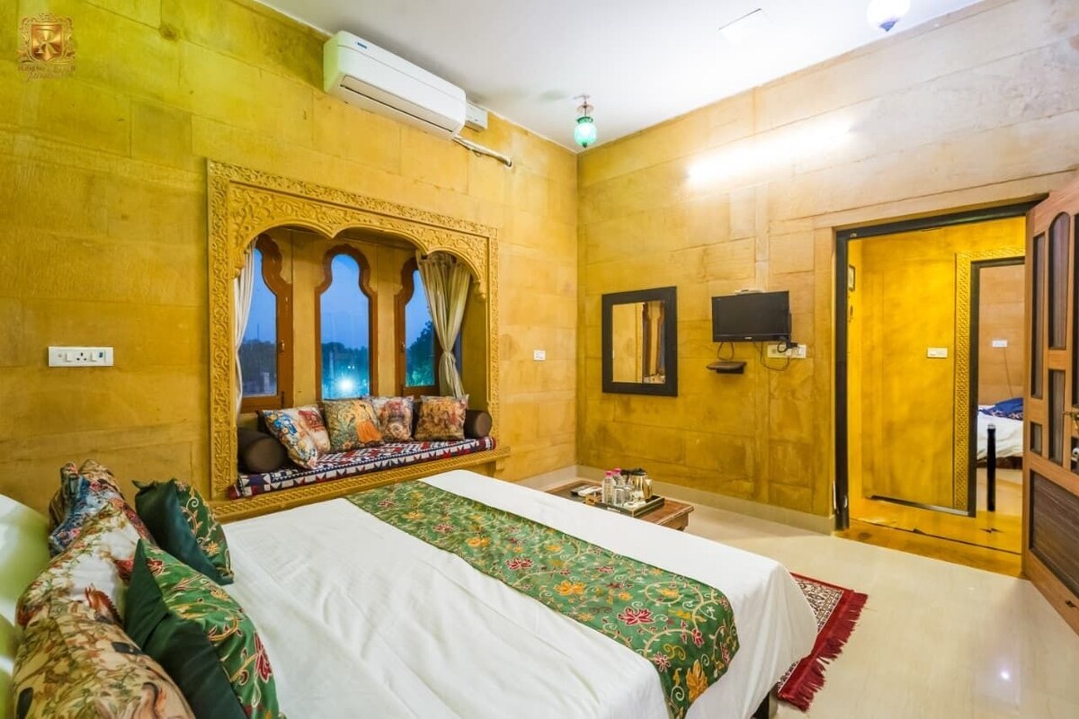 Deluxe Room | Peralatan tempat tidur premium, busa memori, peti besi dalam bilik 